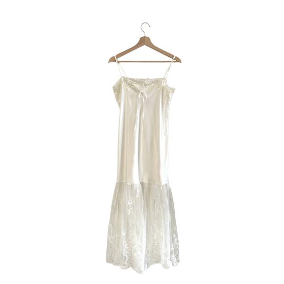 Show Me Your Mumu Celine Dress in Ivory Luxe Satin S - Picture 5 of 8